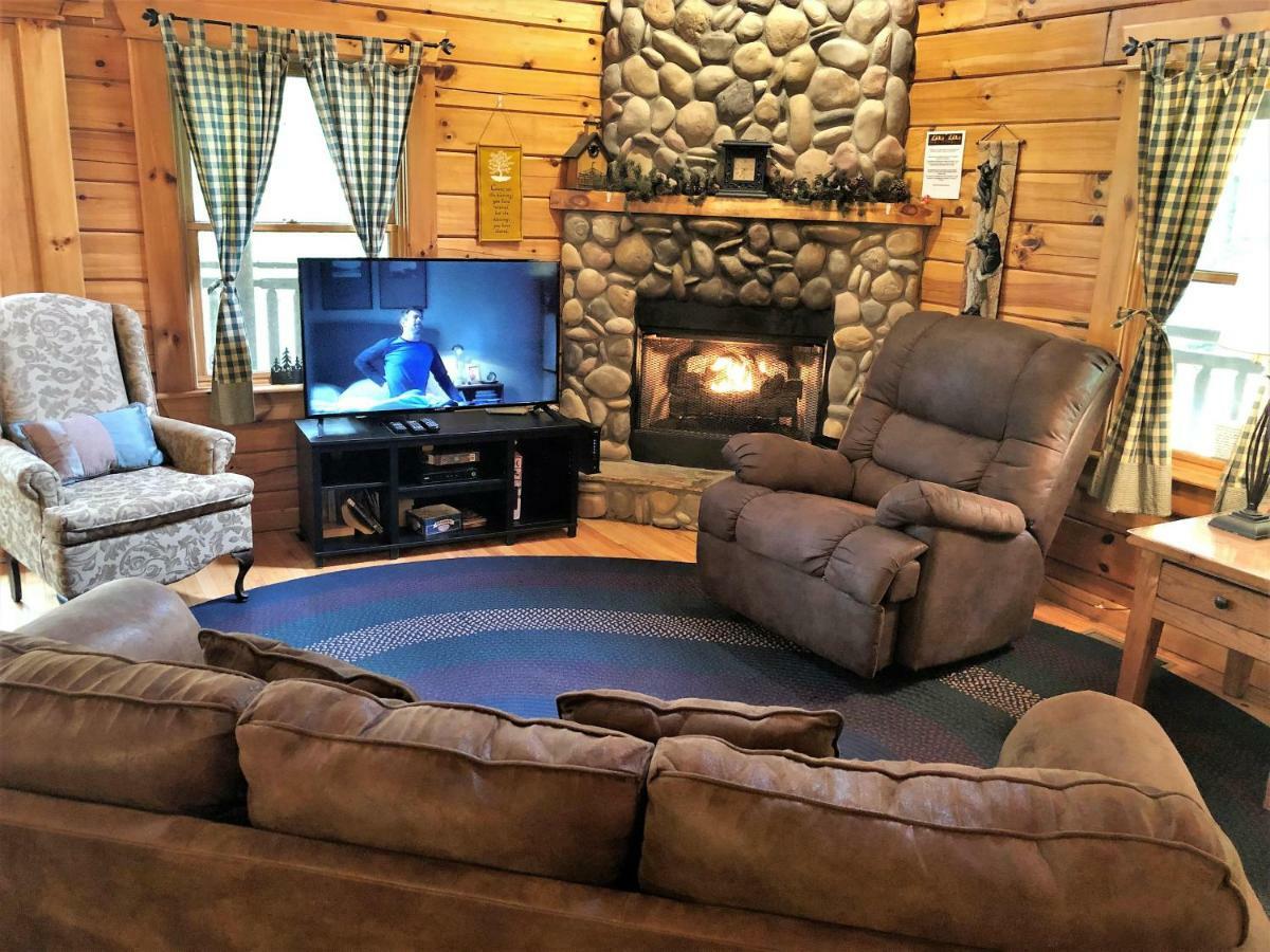 Bear Pleasures Cabin Villa แกตลิงเบิร์ก ภายนอก รูปภาพ